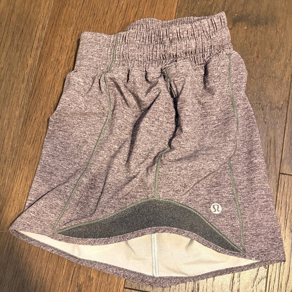 Grey Lululemon Hotty Hot Shorts 4" - Picture 3 of 4